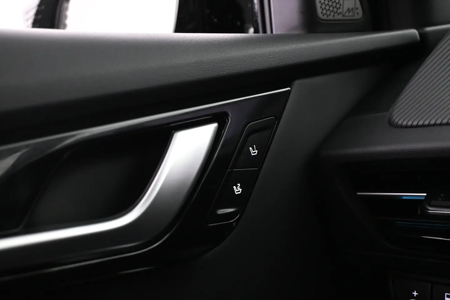 Car Image - 3TyiBY2lCol9xh9y7TNQeK