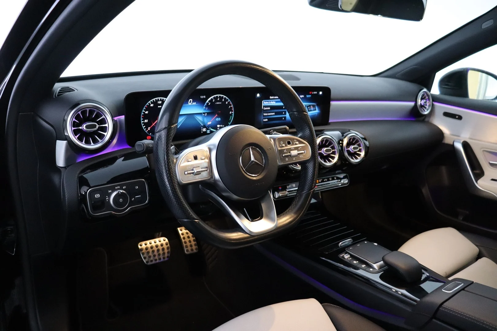 Car Image - 2w3aaUUpwwbrUfxaOp8Ati