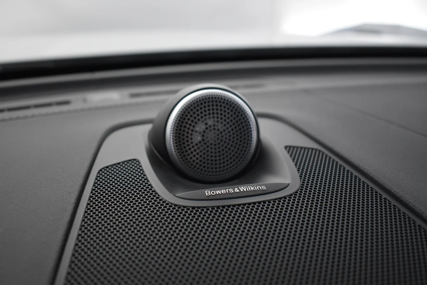Car Image - 6N4sV2mWF03QMU0D5fXi7a