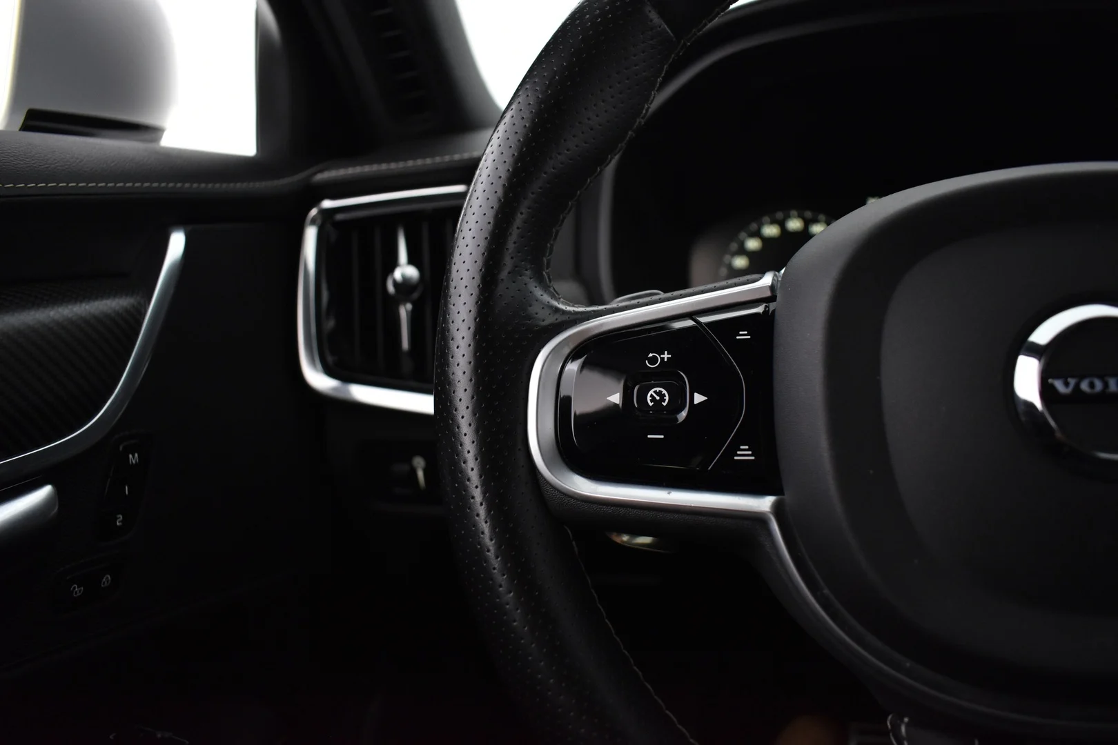 Car Image - 7yIu03zoNdS25YDColf2ev