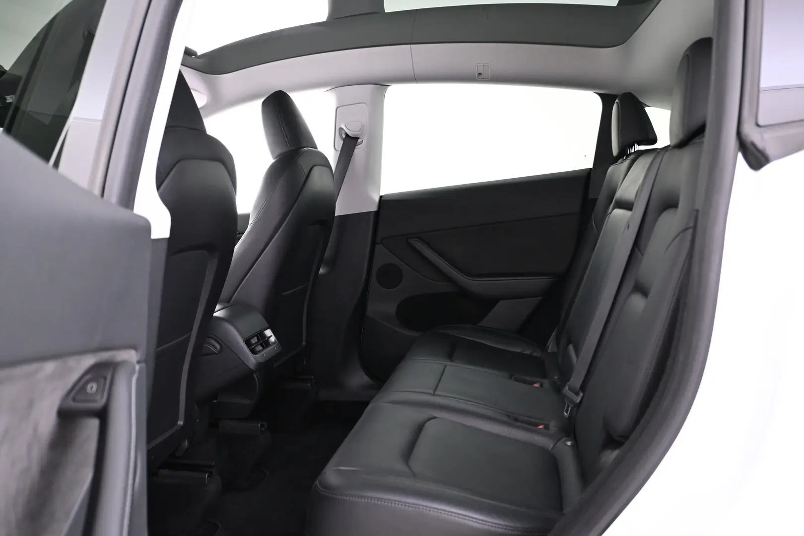 Car Image - 4U1u83Si8IaLEJppFEa7ZZ