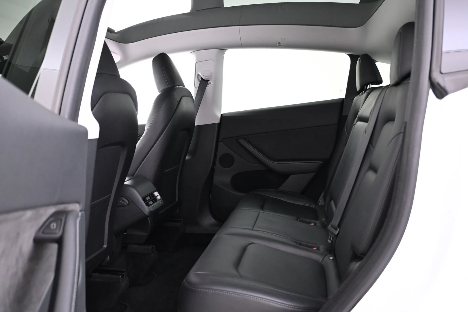 Car Image - 4U1u83Si8IaLEJppFEa7ZZ