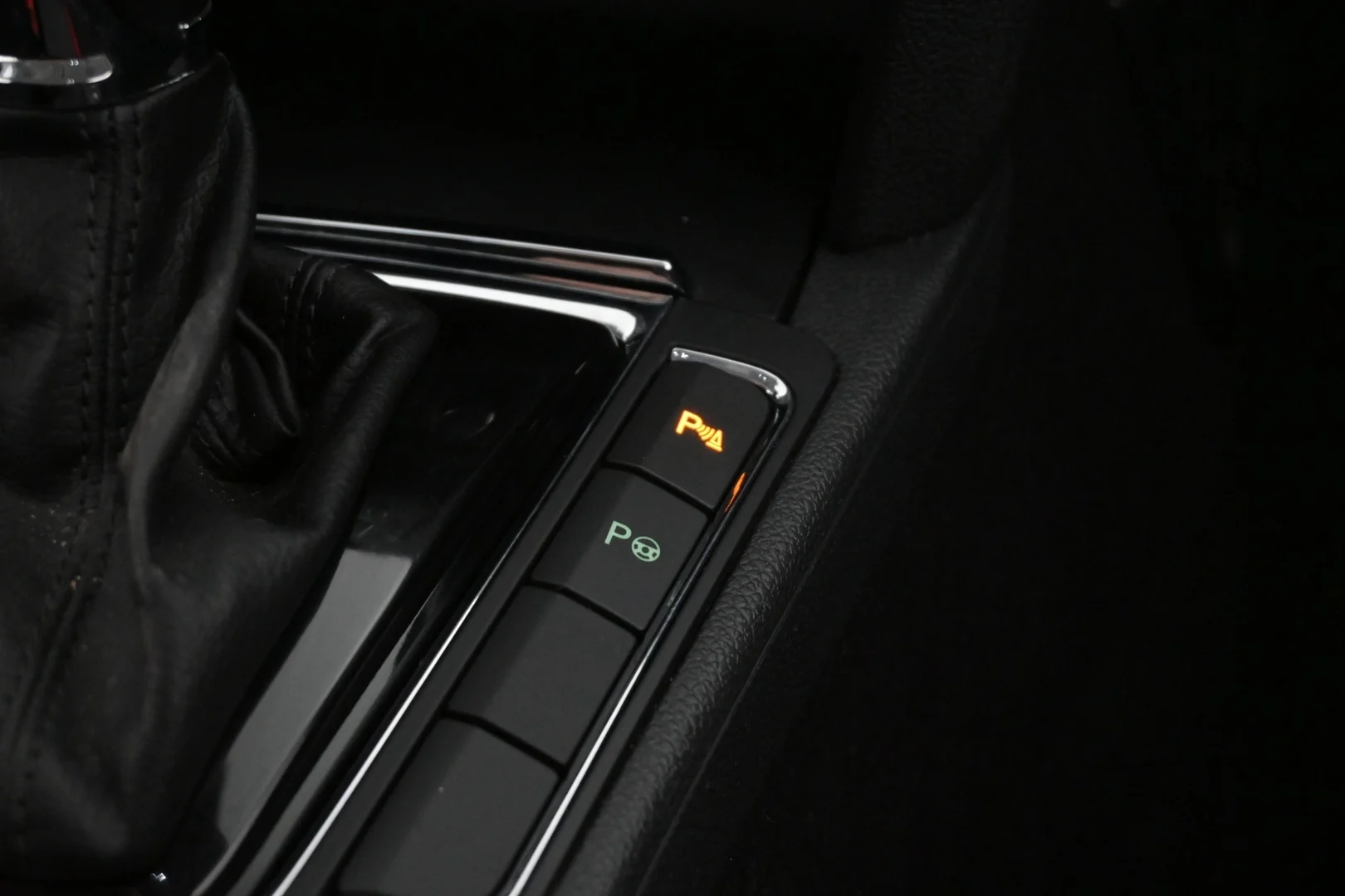 Car Image - 2oSixAoiKc8HR9nRxCMQdY