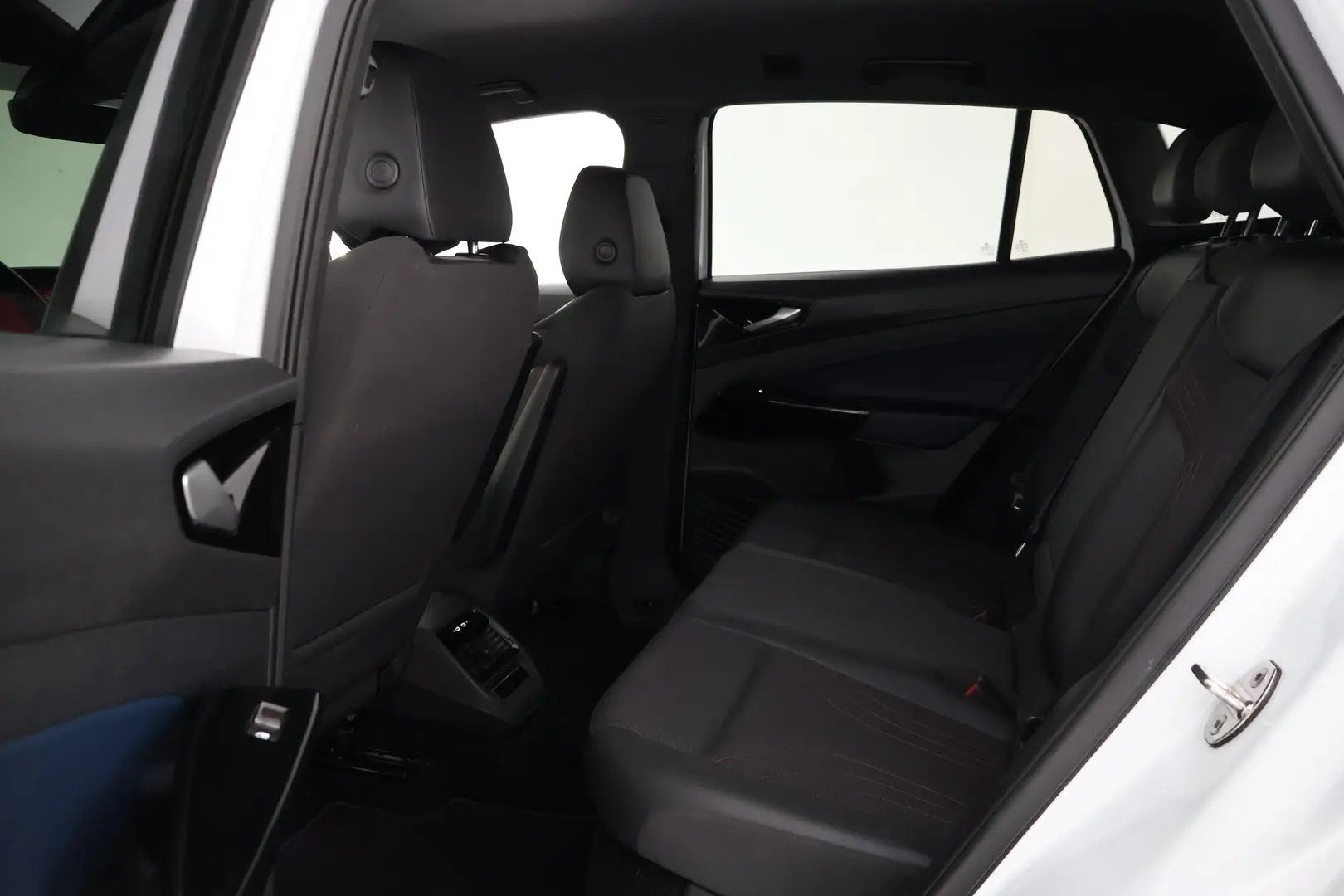 Car Image - 6EHViMBNDmeF2CZzO2i737
