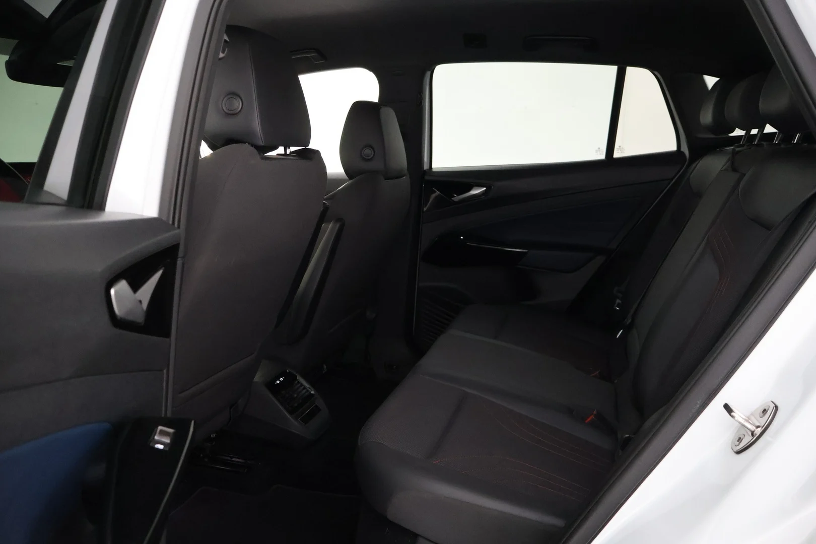 Car Image - 6EHViMBNDmeF2CZzO2i737