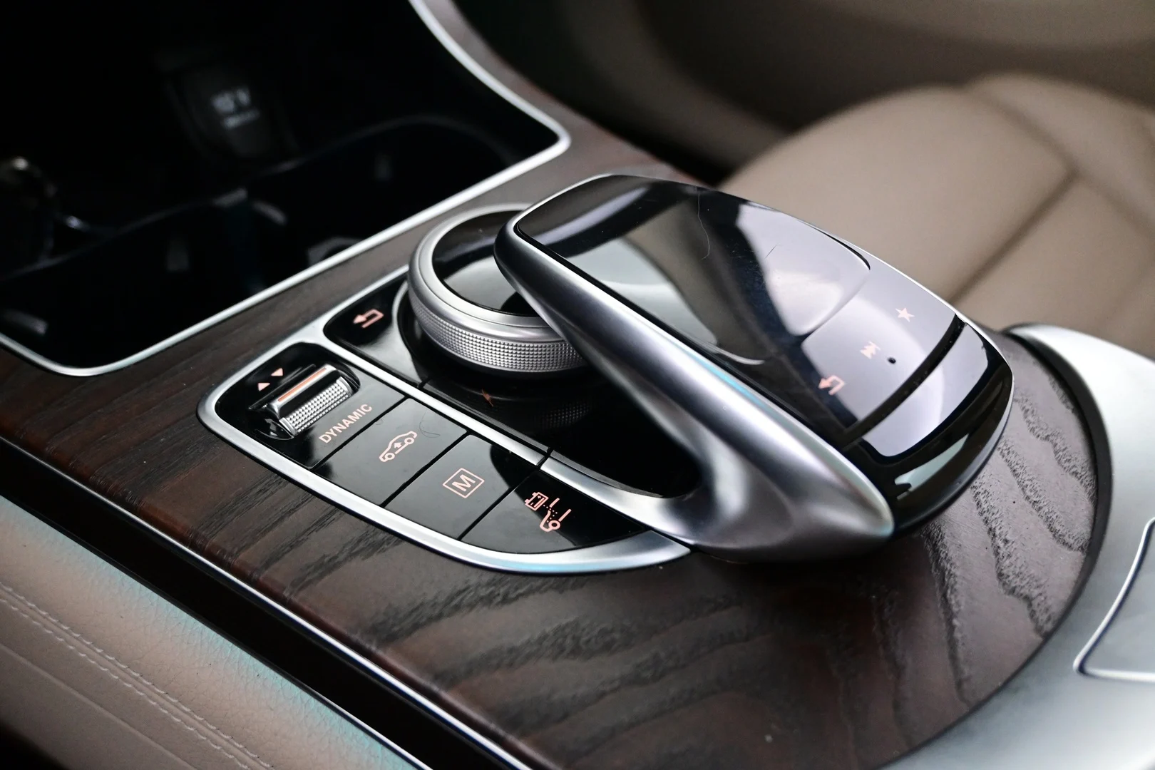Car Image - 50xK9rGvfLvoOVHrBO6w2l