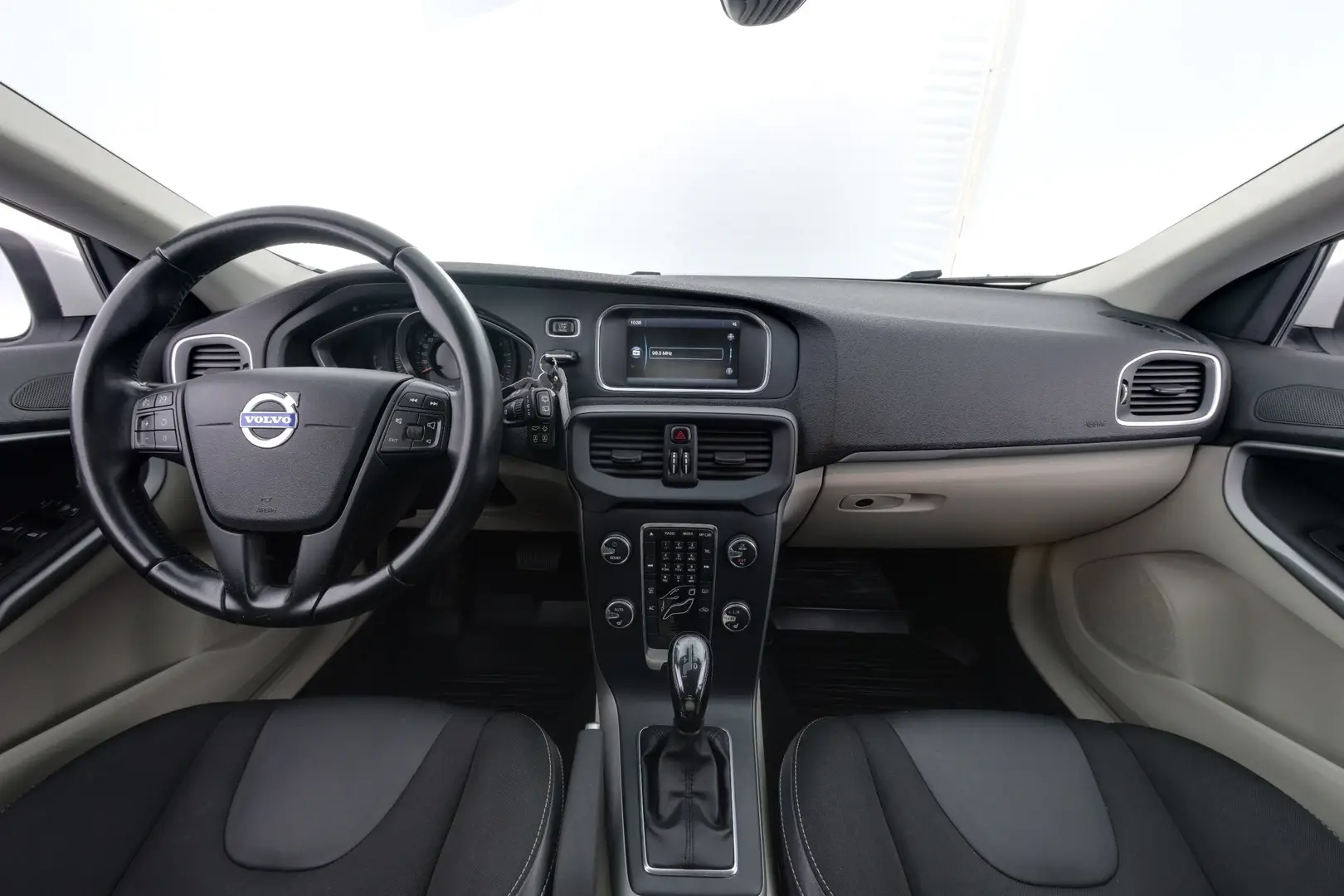 Car Image - al0lbAPHp4pKqLP6kXmsB