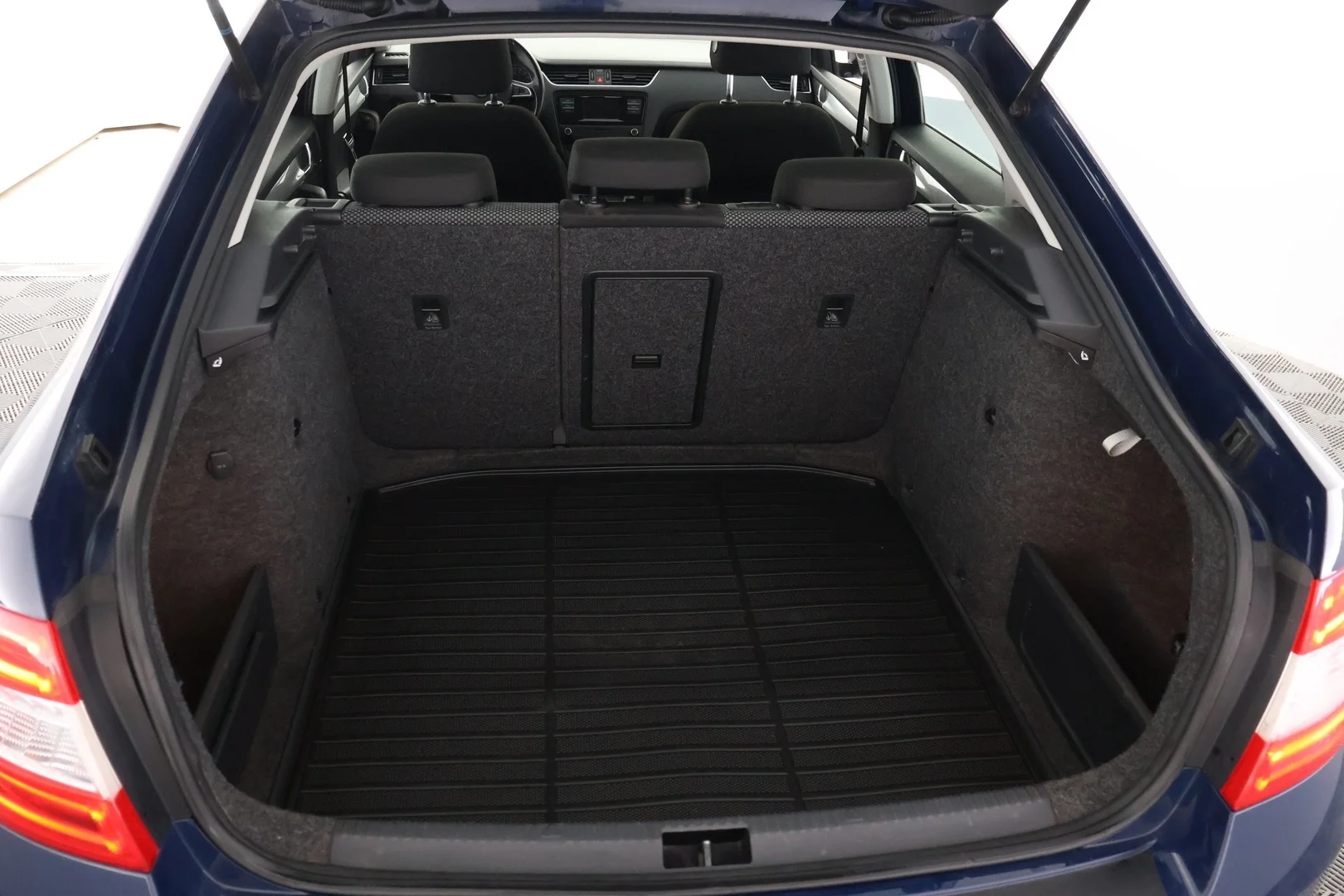 Car Image - 4mMU677XFS0Xh9MYCyPofk