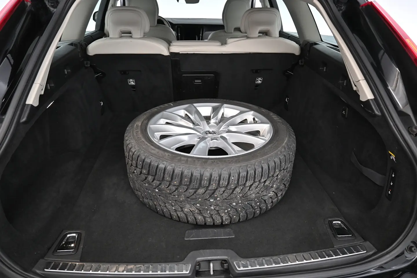 Car Image - 1AxNoMXUem26o9svPe7VDR