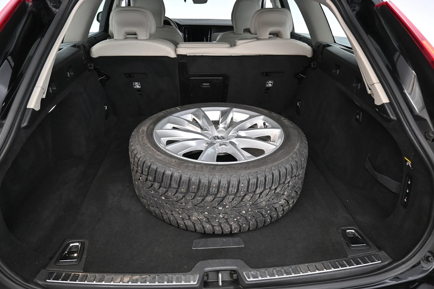 Car Image - 1AxNoMXUem26o9svPe7VDR