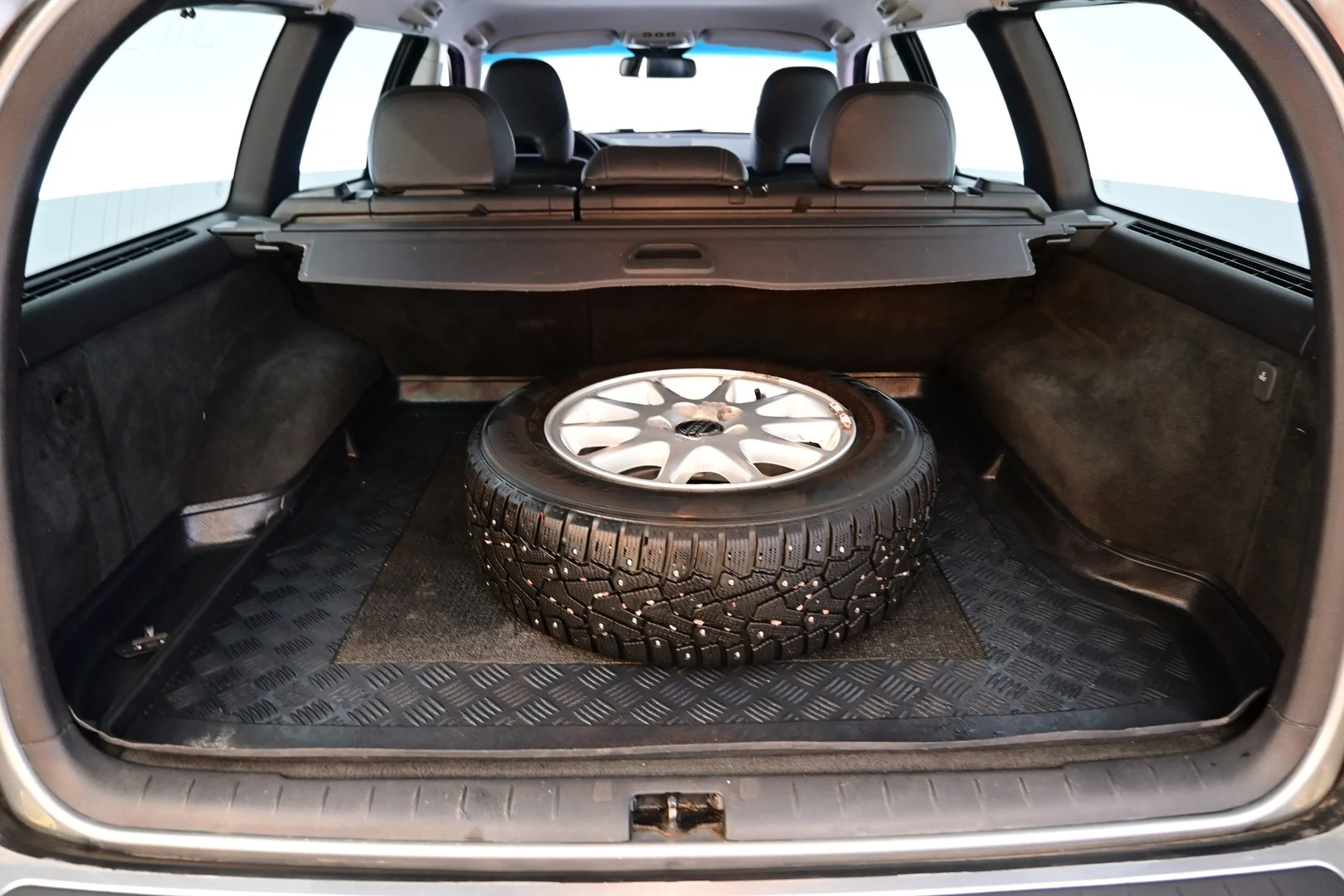 Car Image - L6YQ89PWbfmBuCQqbEgJw