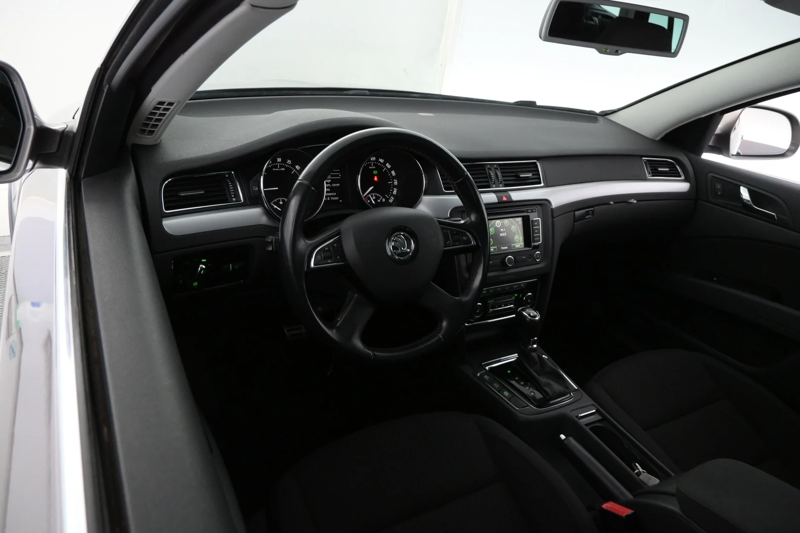 Car Image - 2oSixAoiKc8HR9nRxCMQdY