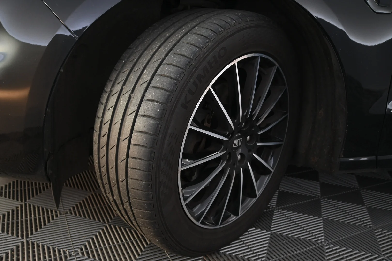 Car Image - 5TtqaYKCW9FIxecVaWRxpe