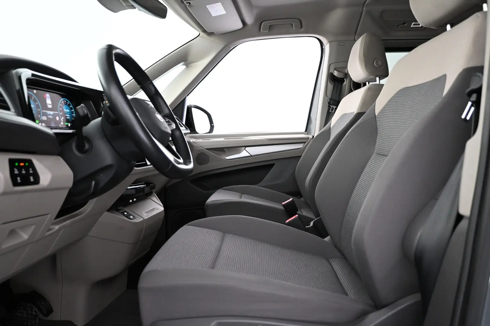 Car Image - 6XWdgjwsJCiUn8DkzhpUsU