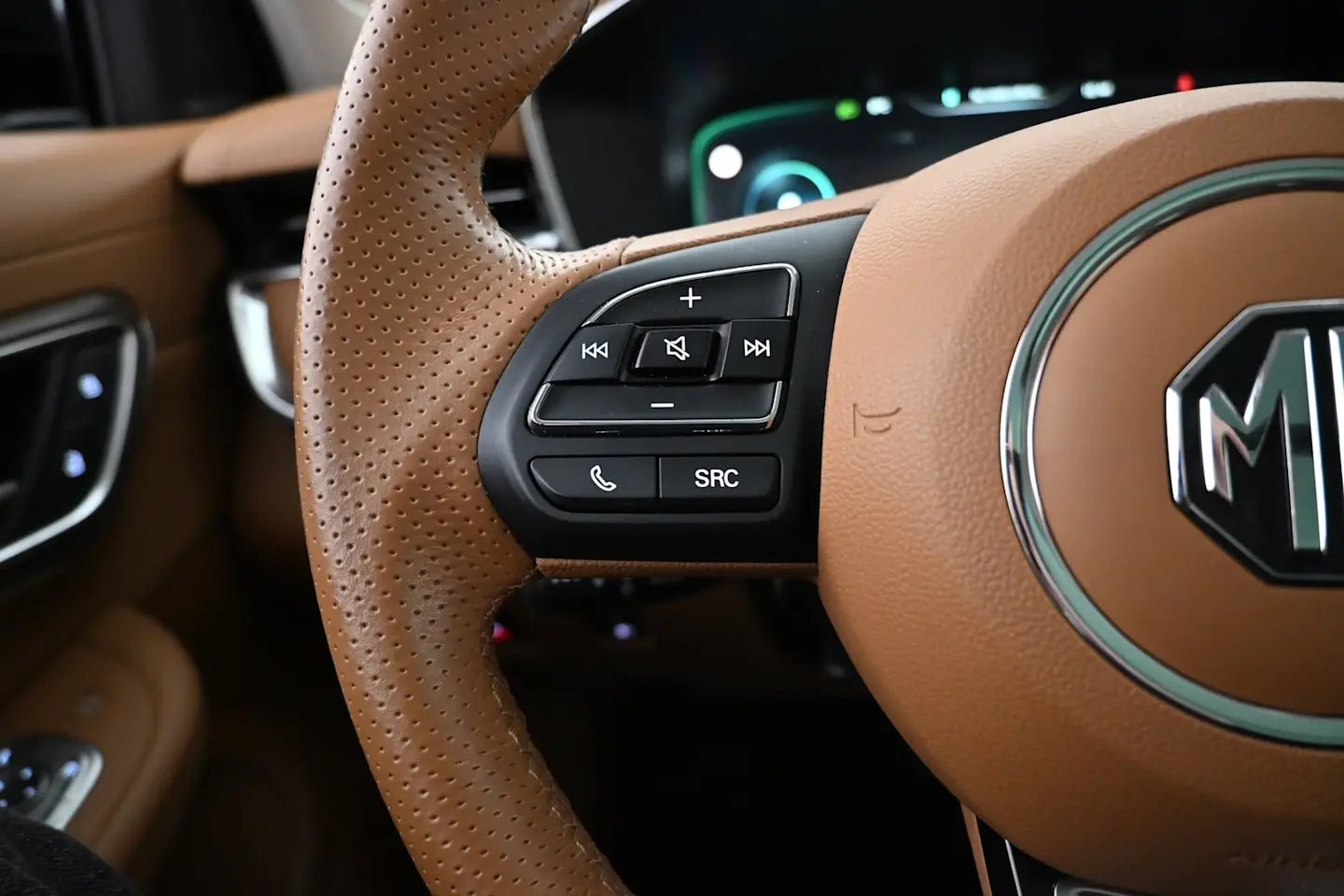 Car Image - 3ly9b7ZxJNFw9Dm71yMLhV