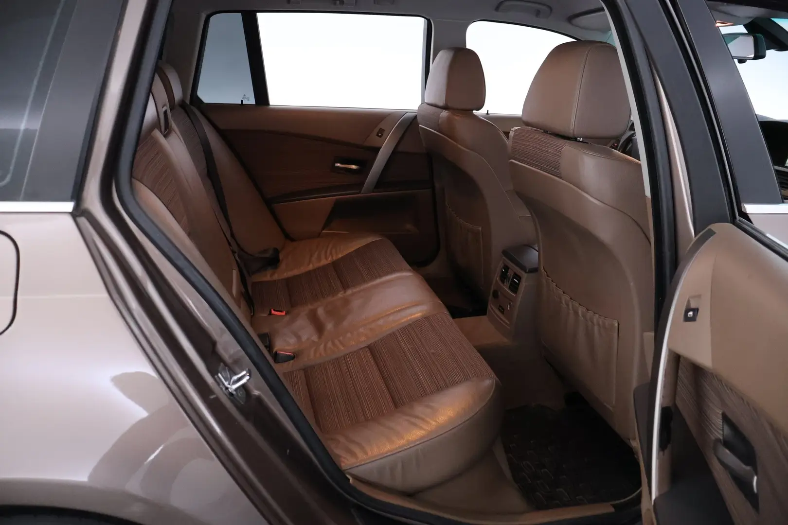 Car Image - 7Mk19kZHIt7cITSiXuEr3H