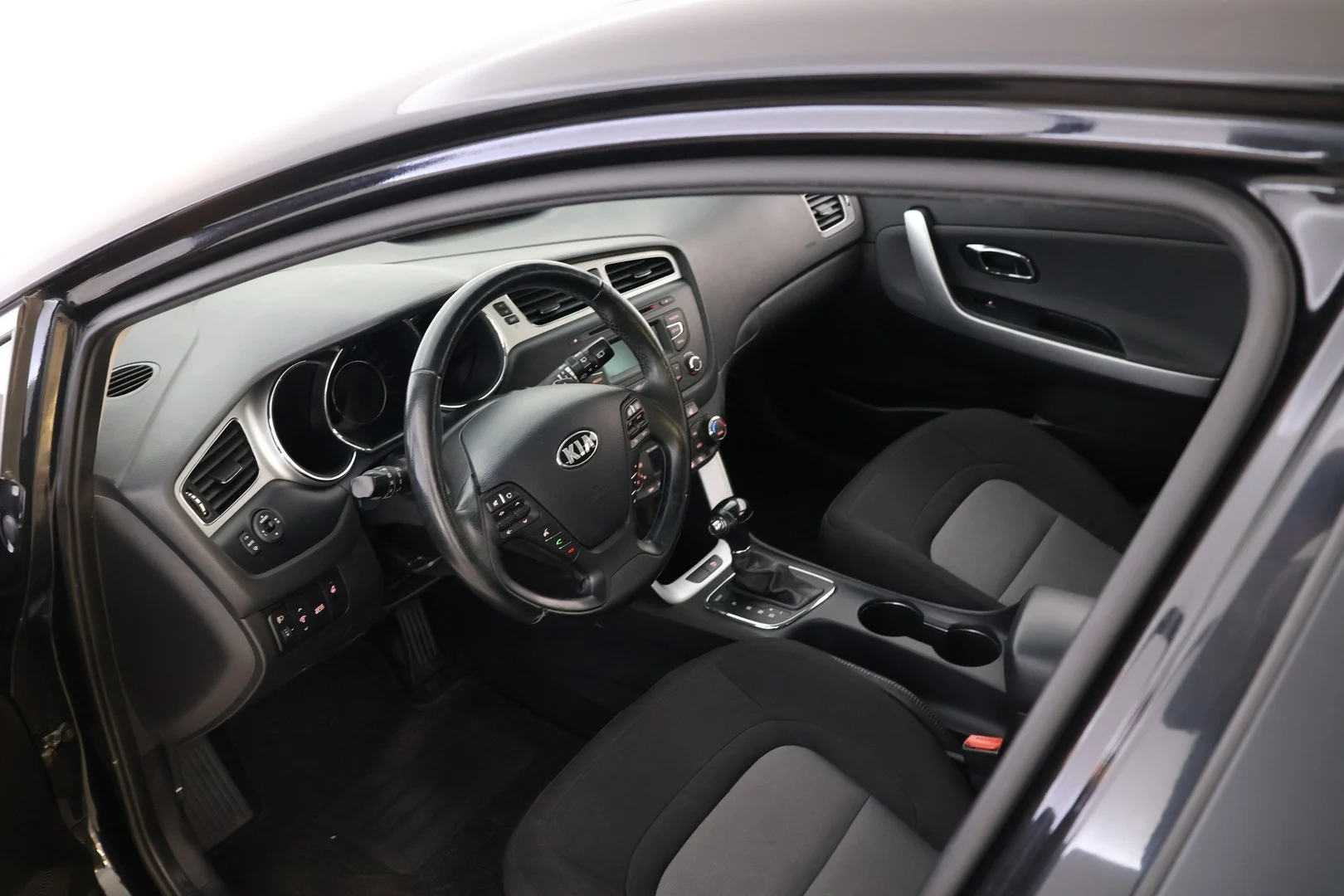 Car Image - 6TPPFqxEIFLxKmbsjwVj6u