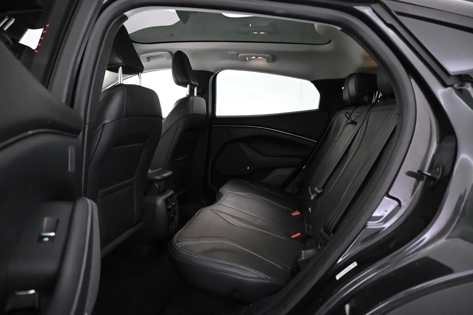 Car Image - 2MPJ82wFfZa6Sdh5P7Brfx