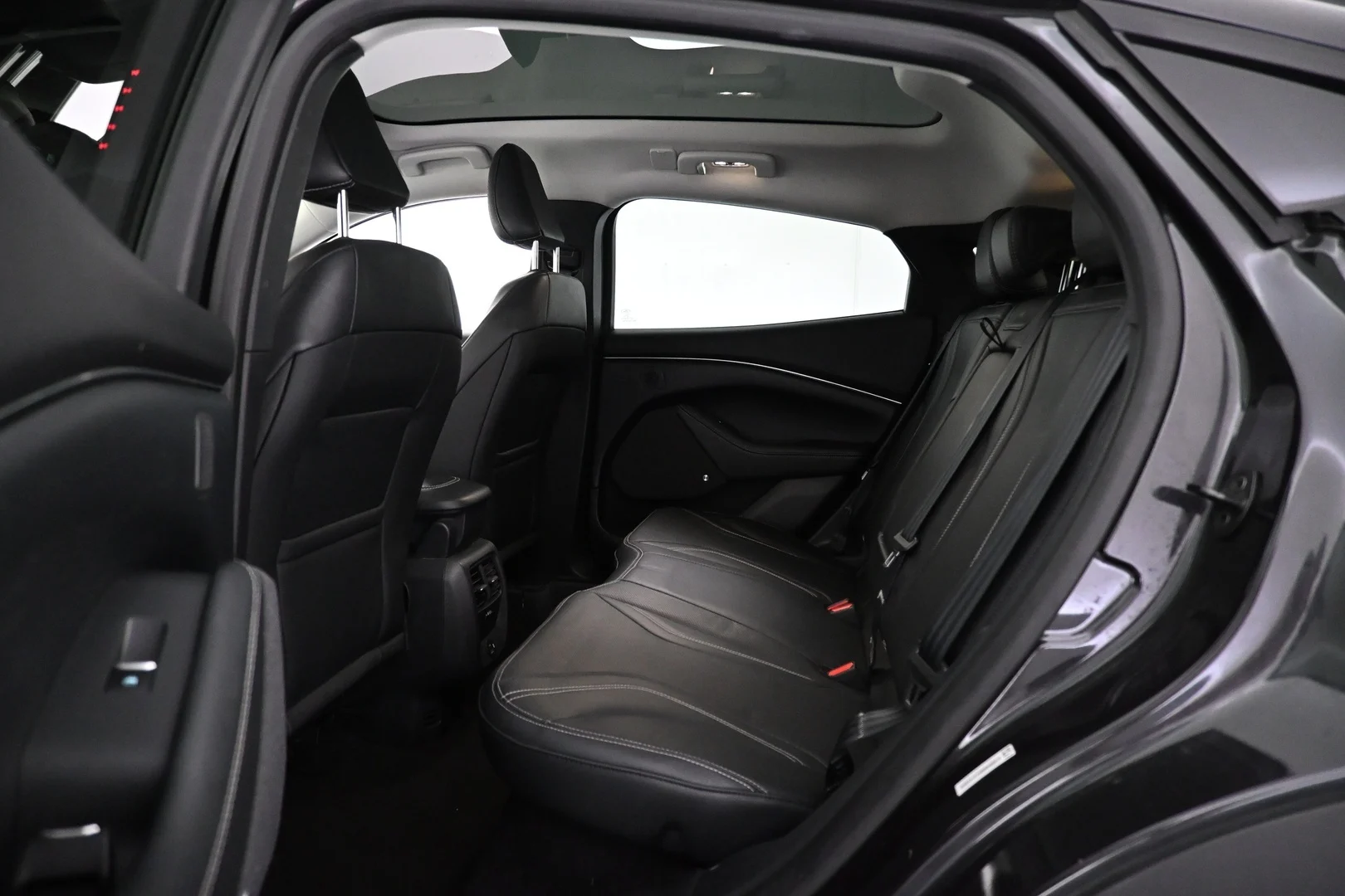 Car Image - 2MPJ82wFfZa6Sdh5P7Brfx