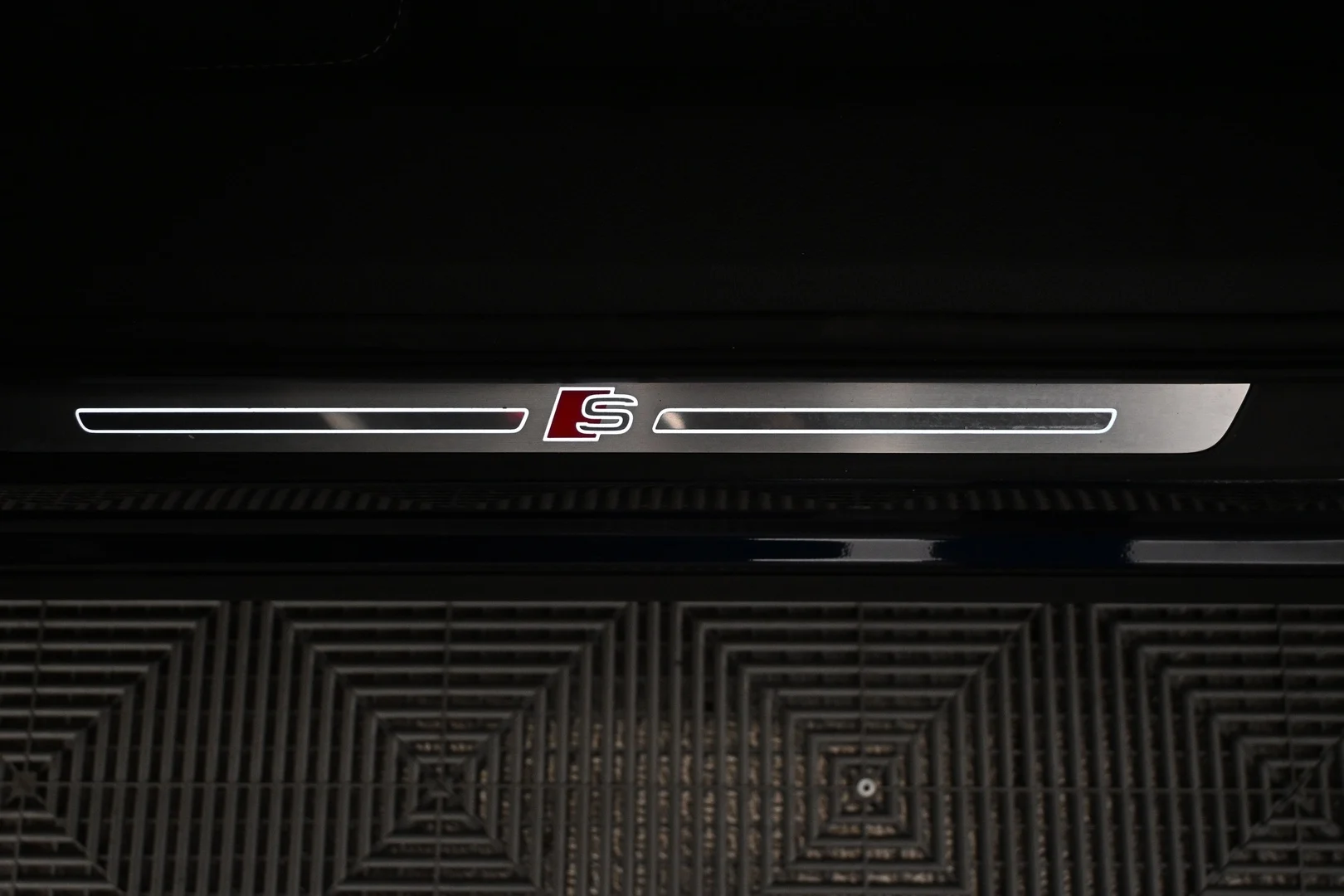 Car Image - tKKS5jwDeA3k77Ww1semz