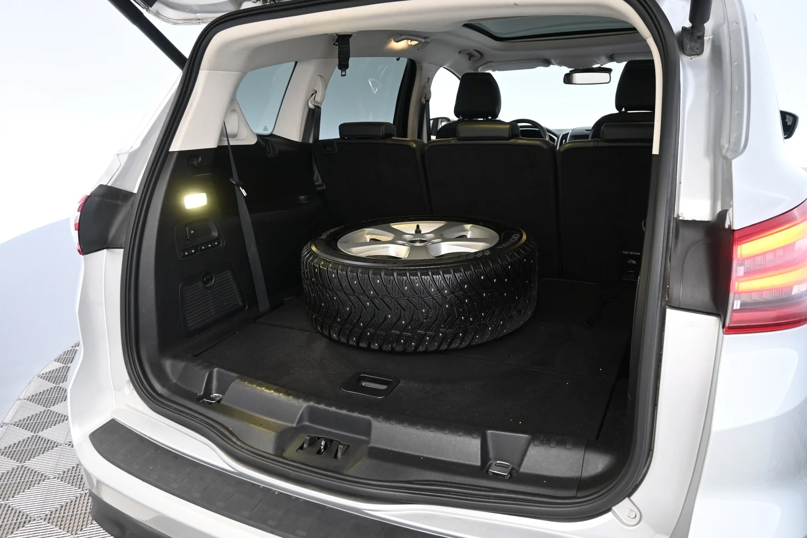 Car Image - 4y5uSy3AFsoIrnXzHDjTho