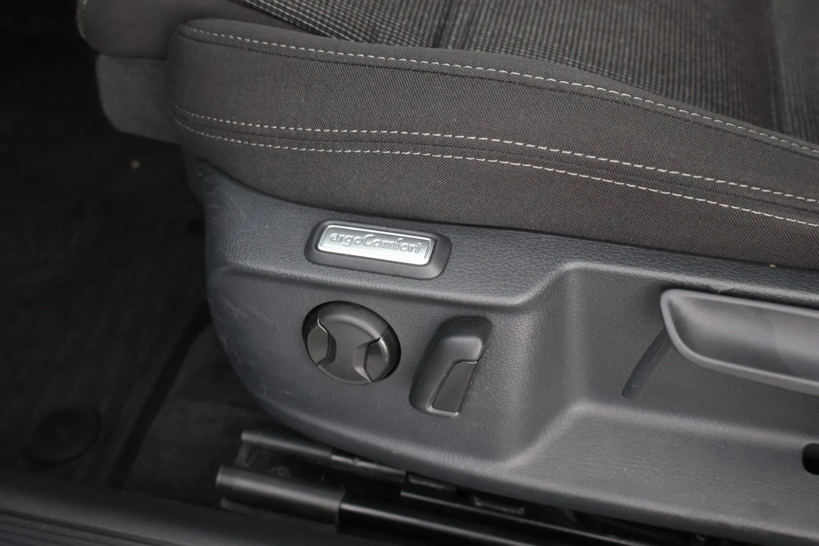 Car Image - gYQnADnfo8858KXRKjg7I