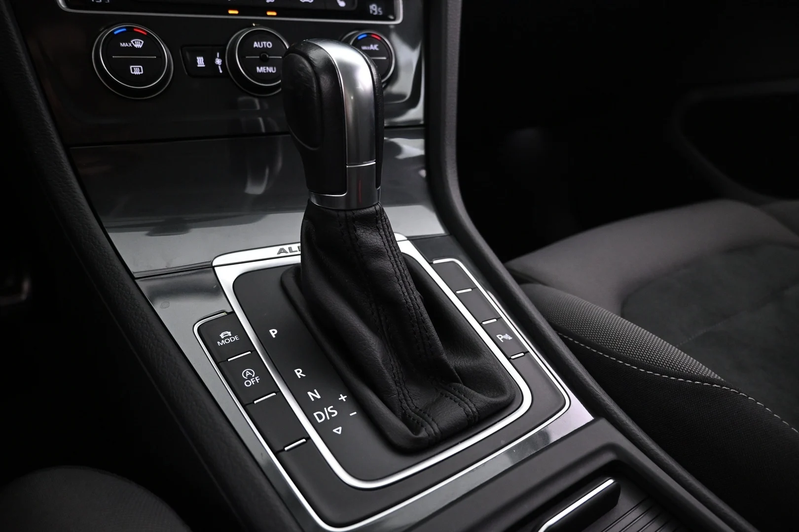 Car Image - 6nU3Ot2i98qwVUFoIeYMtM