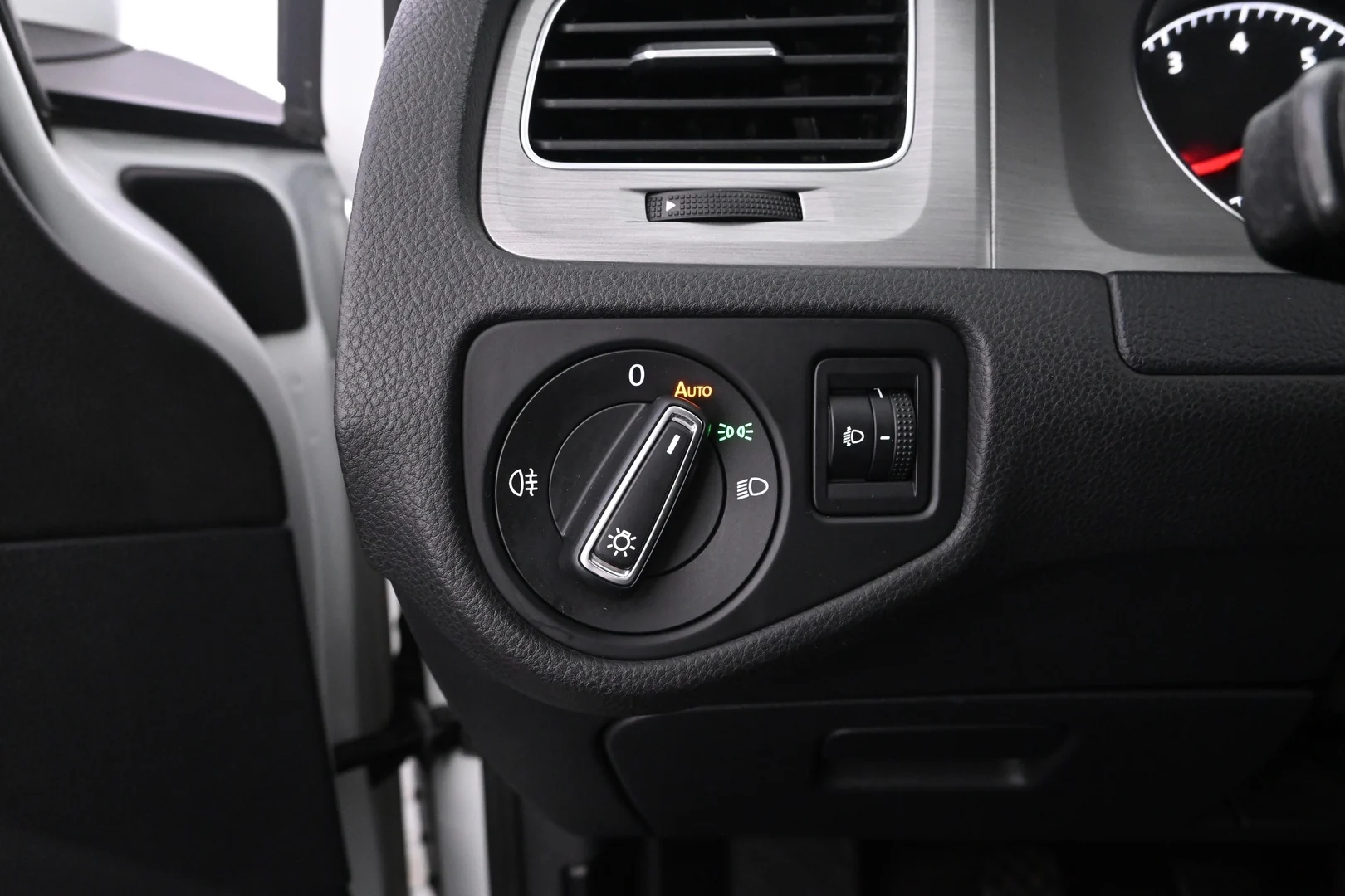 Car Image - 588e9tKYrvCuEeyIyVkgnZ