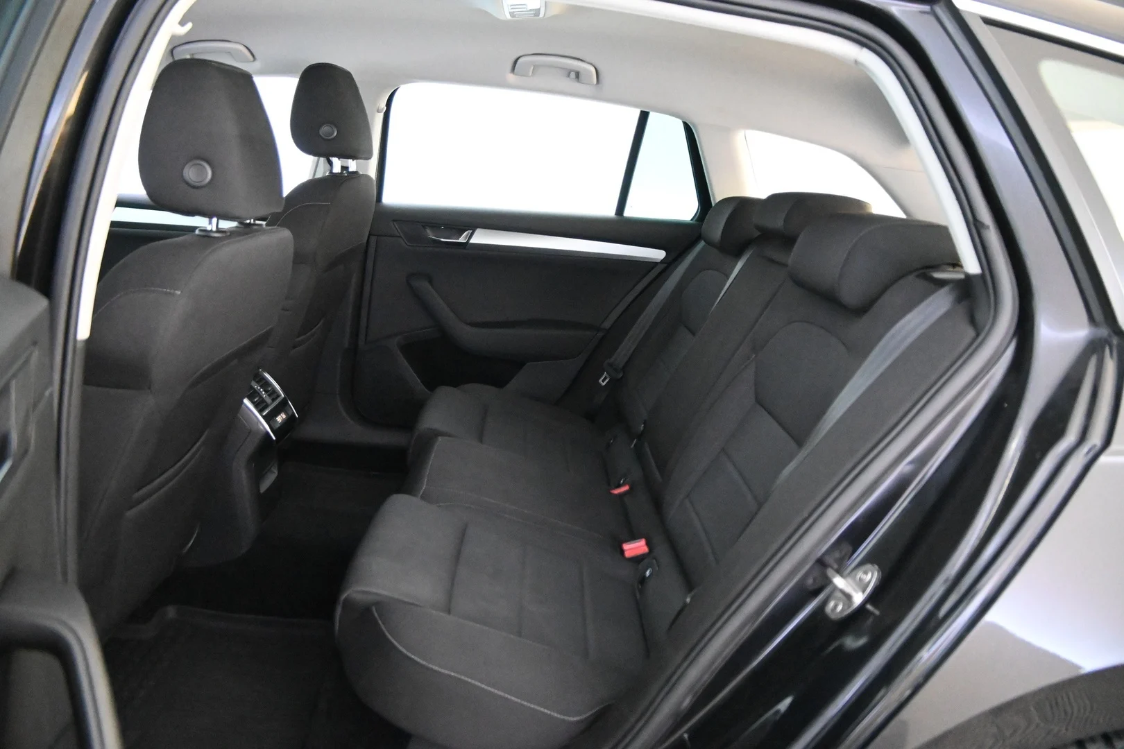 Car Image - jED9IBC5cv4NGFKDLZNA2