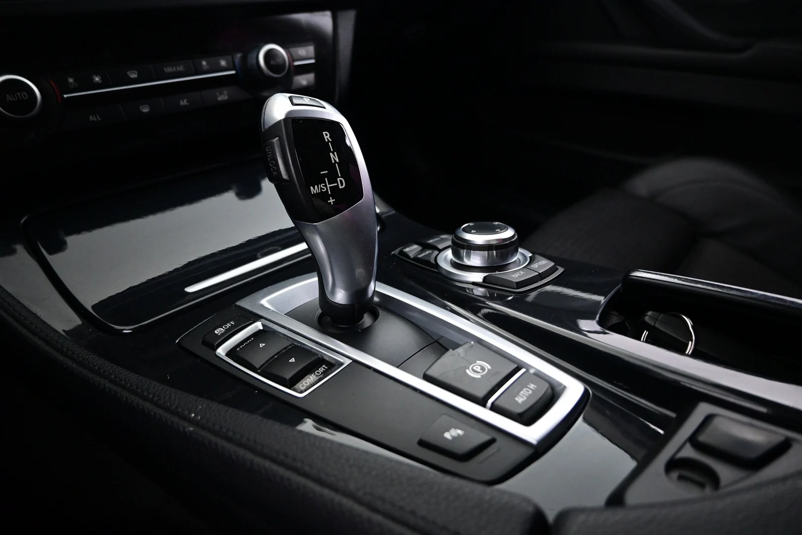 Car Image - 3X87jyAKGlSo6SmEtb74OU