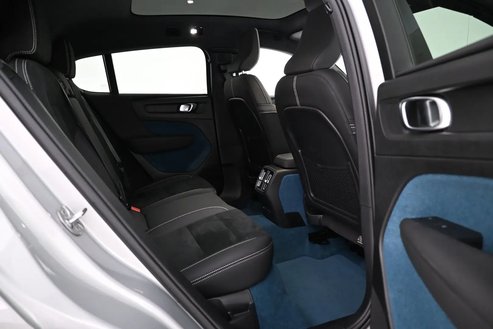 Car Image - 6ospM4WO3LpY4pcBmE1UG0