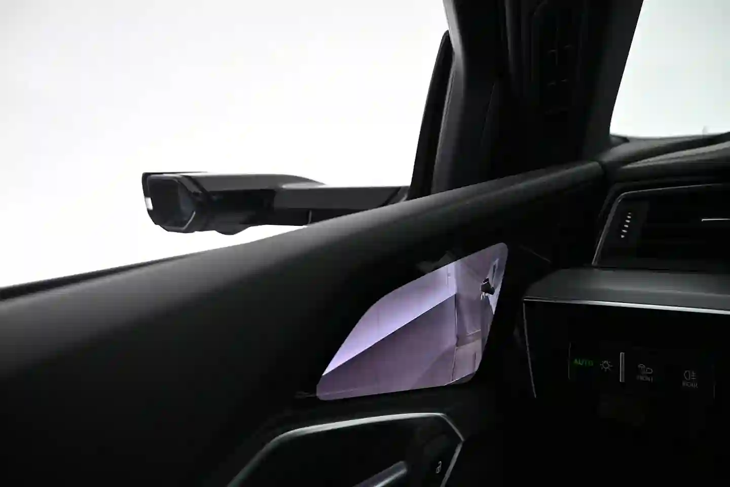 Car Image - 1DVlsTHozufysu1vHwMZIL
