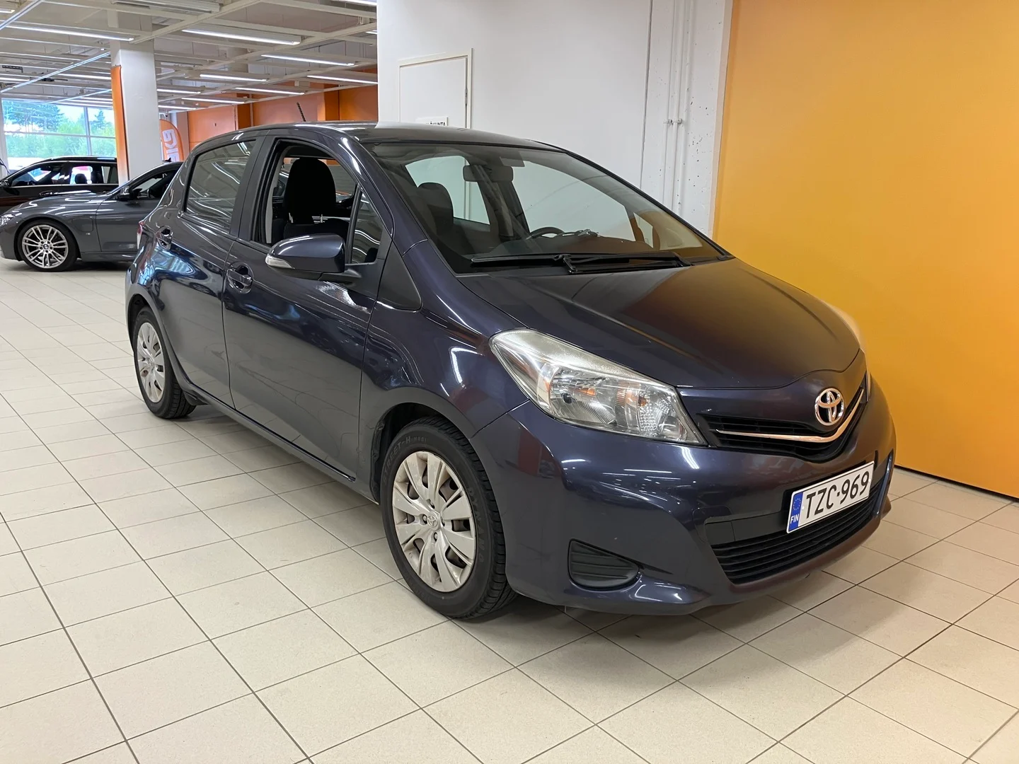 Car Image - 6QS1r0RON5Scq20GI0xMjd