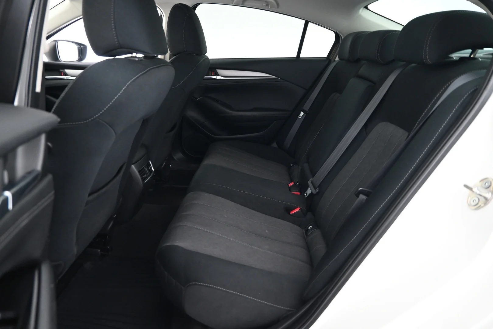 Car Image - 76kD0JSe950uG2ZRTzYfSM