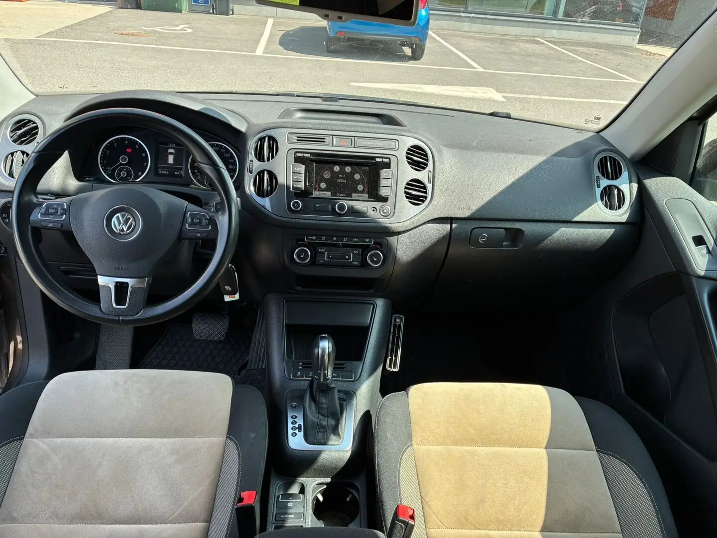 Car Image - OiYGCDM4vY56izpdijFyM