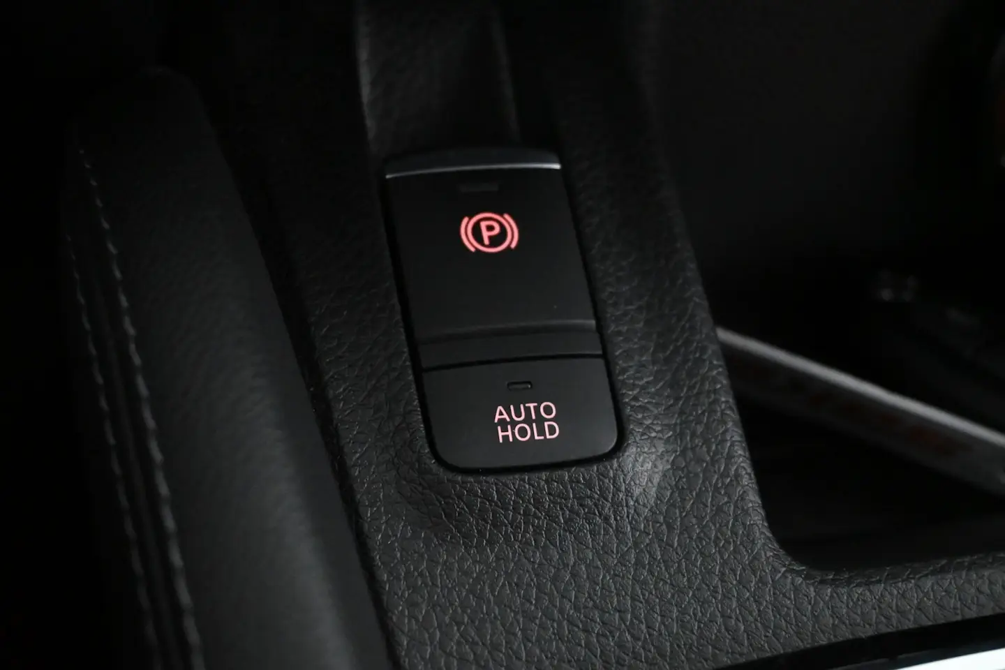 Car Image - 4js7UzV0JCAroWHY2TjNa3