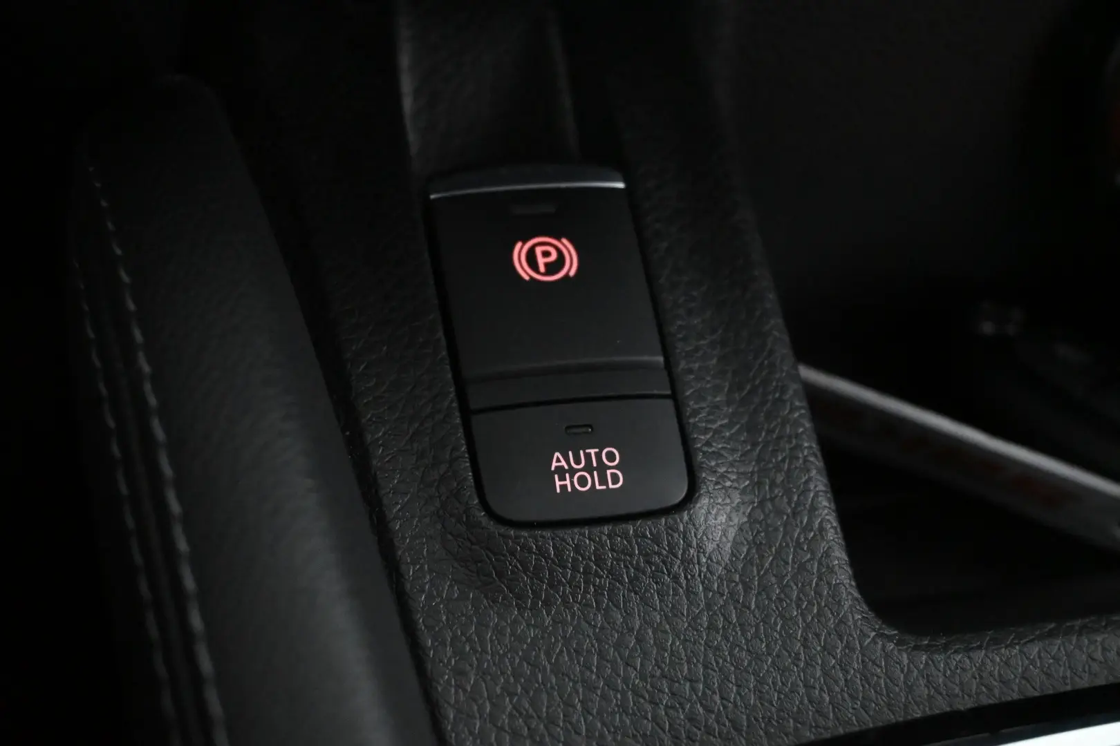 Car Image - 4js7UzV0JCAroWHY2TjNa3