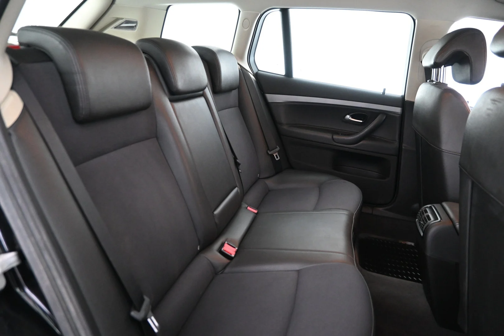 Car Image - 12YrewZshbvaVWq8PrOvyt