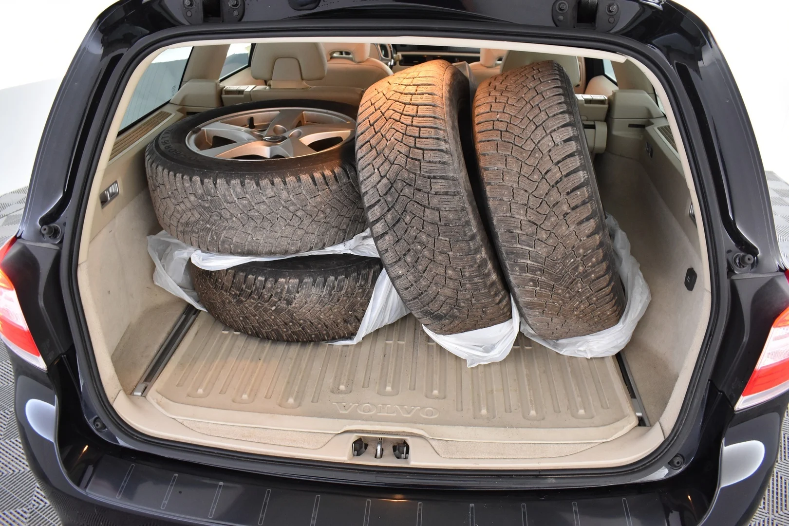 Car Image - 3n47pmr5KSRZSlaonLzfxR