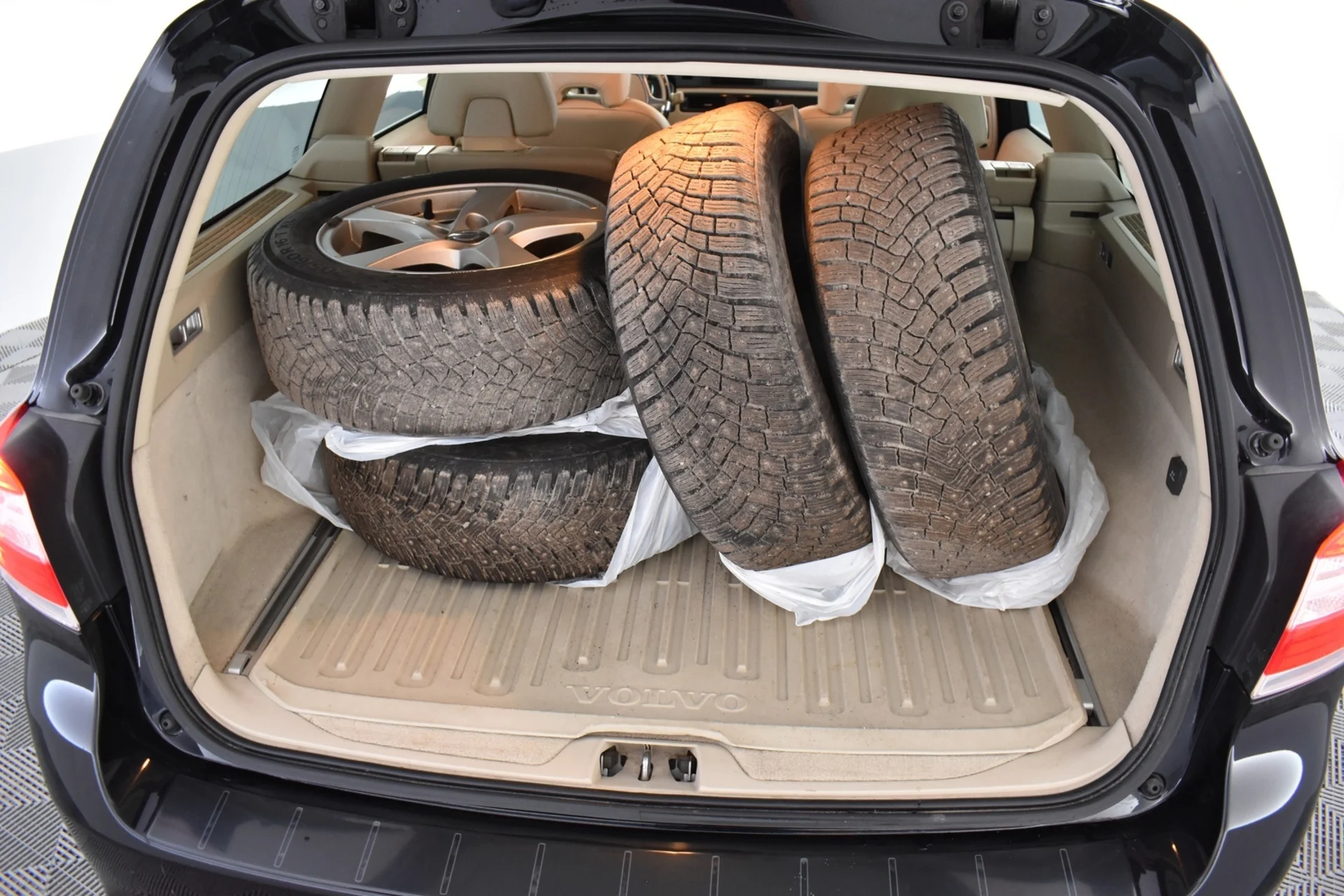 Car Image - 3n47pmr5KSRZSlaonLzfxR