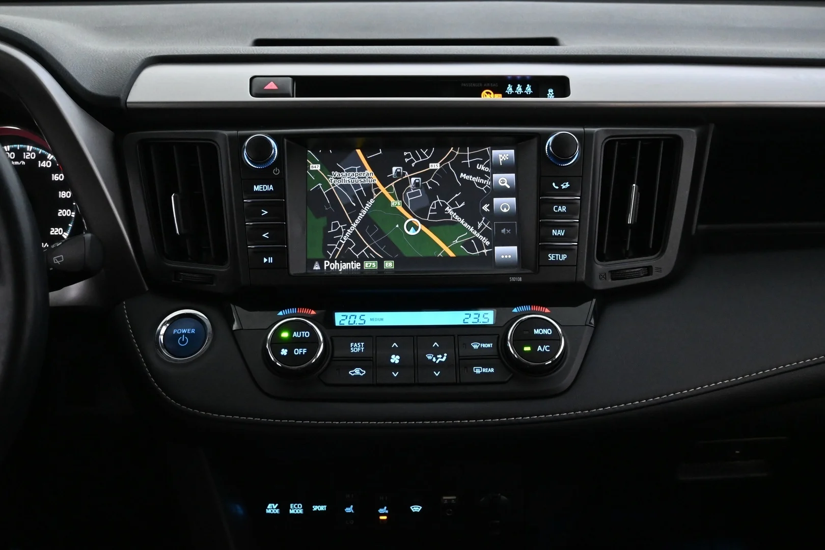 Car Image - RyOYXlLZwPC0aTGEDP7xU