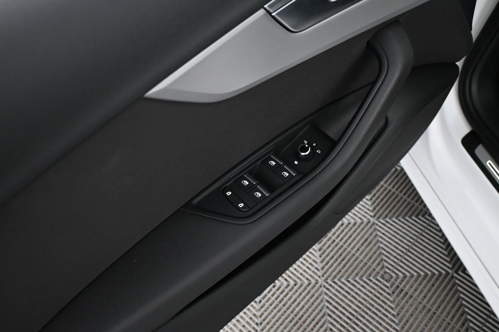 Car Image - 73LVwaT6WI9TI95PoAj1eW