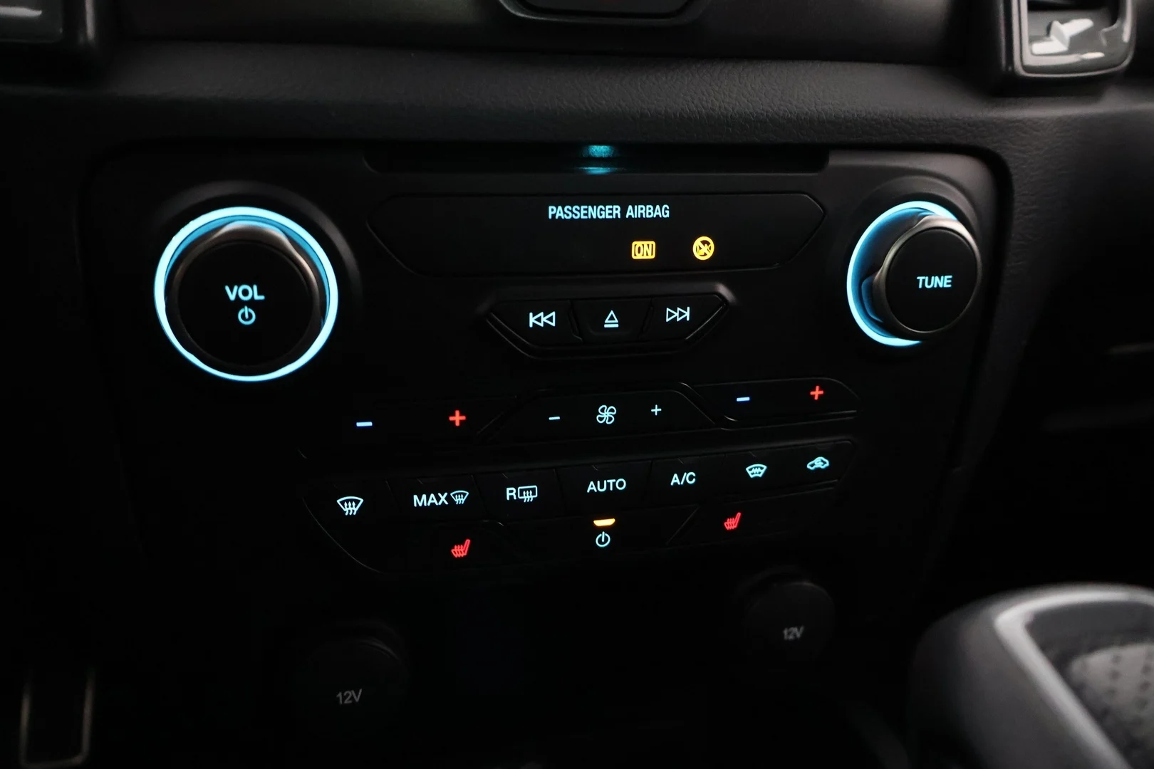 Car Image - 3iE8AYdHphGr8HwEWTKEWJ