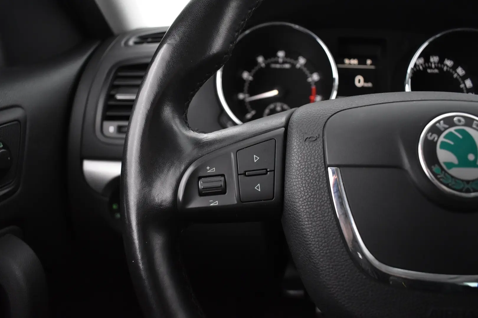 Car Image - 4R3h9hmYzpzQktl6YzLNZ7