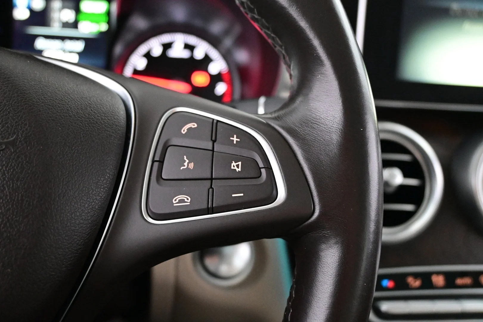 Car Image - 50xK9rGvfLvoOVHrBO6w2l