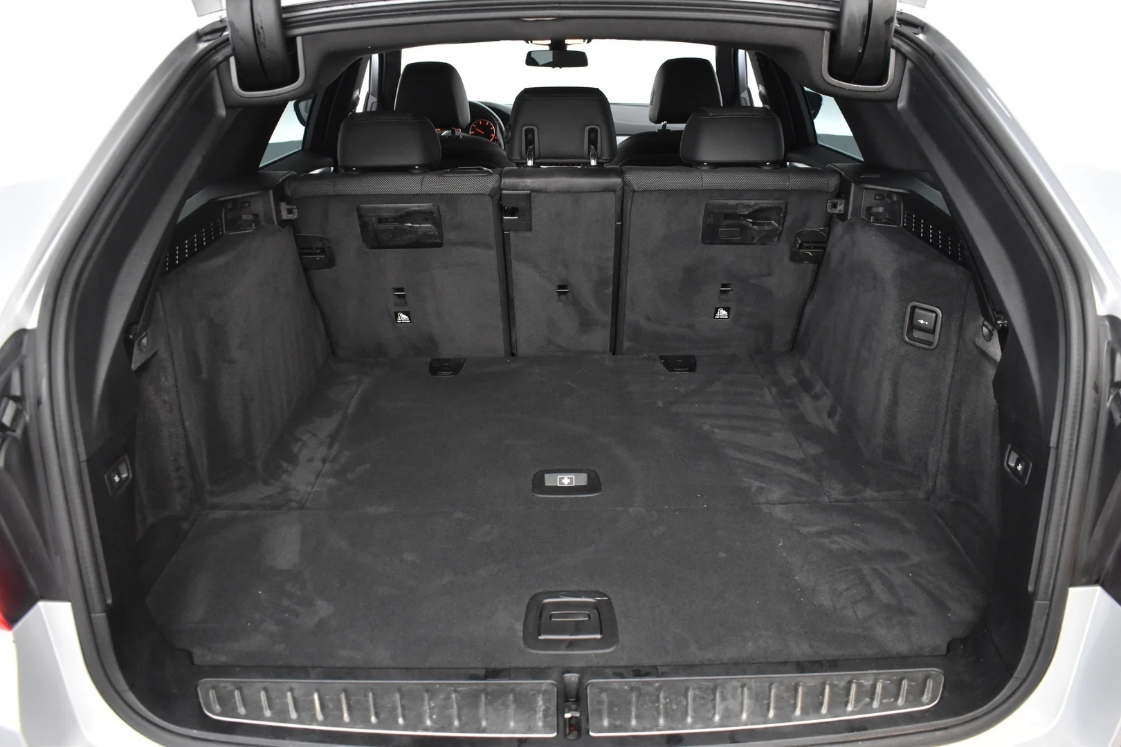 Car Image - 5KQ6bxH94qtvrlOJNzSzxl