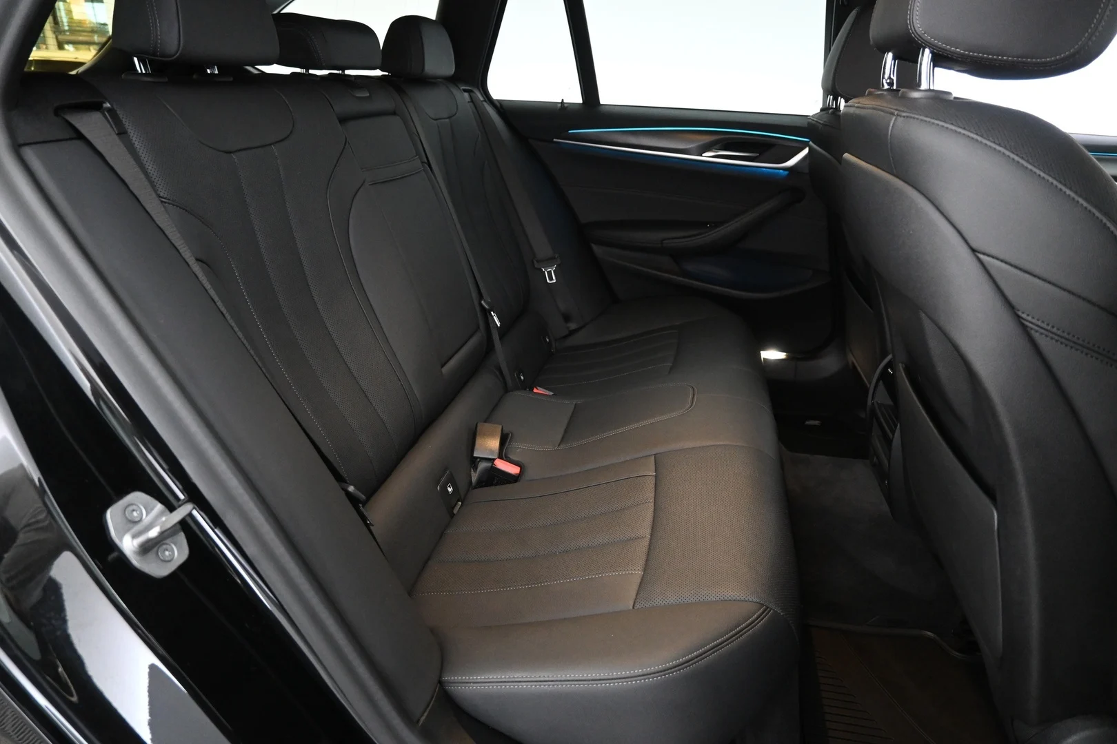 Car Image - 4R2RXDS2Mmg2A449CJR5v2