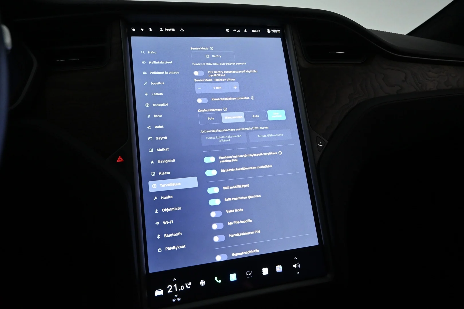 Car Image - F6kS5F6dpENu6hrT5CmWn