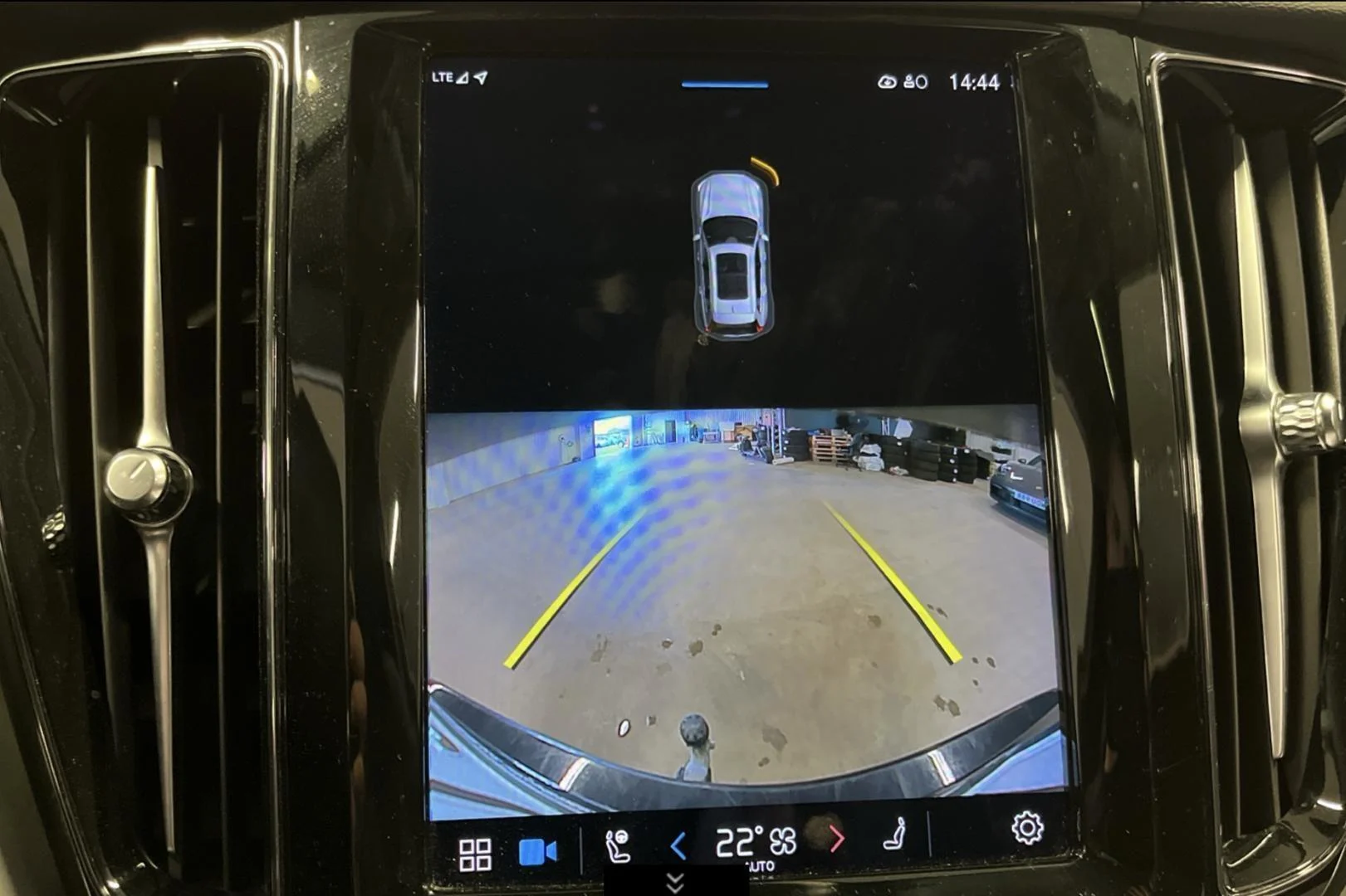 Car Image - 4DiC3B1EOIp1FV7NbDNrbb