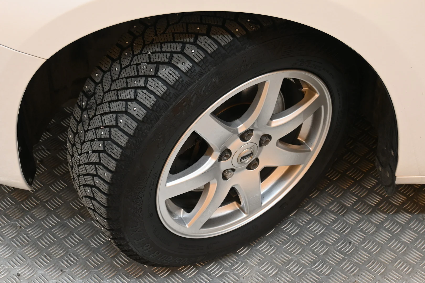 Car Image - 7mn8quq9DwT8kngozPDzW7